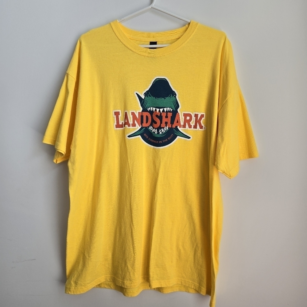 Landshark, Bite Summer In The Butt T-Shirt Size XL